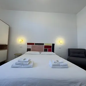  Affittacamere Noliday Center Art Deco Italia